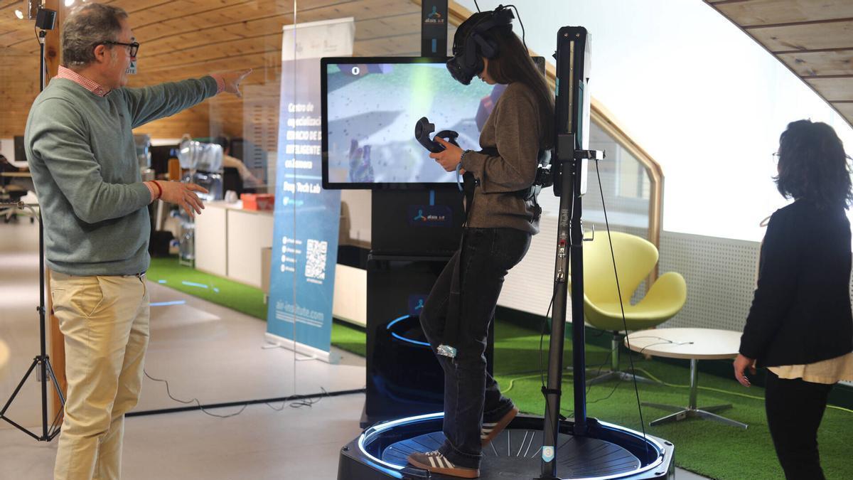 Robots y tecnología de los cuidados se enseñan a los futuros cuidadores e ingenieros en el HUB de la Aldehuela de Zamora.