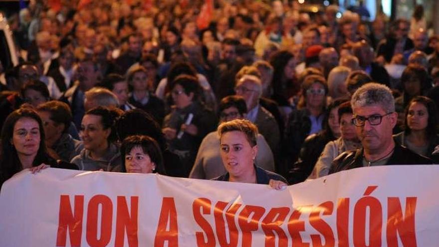 Carteles en contra de la supresión del área sanitaria. // Iñaki Abella