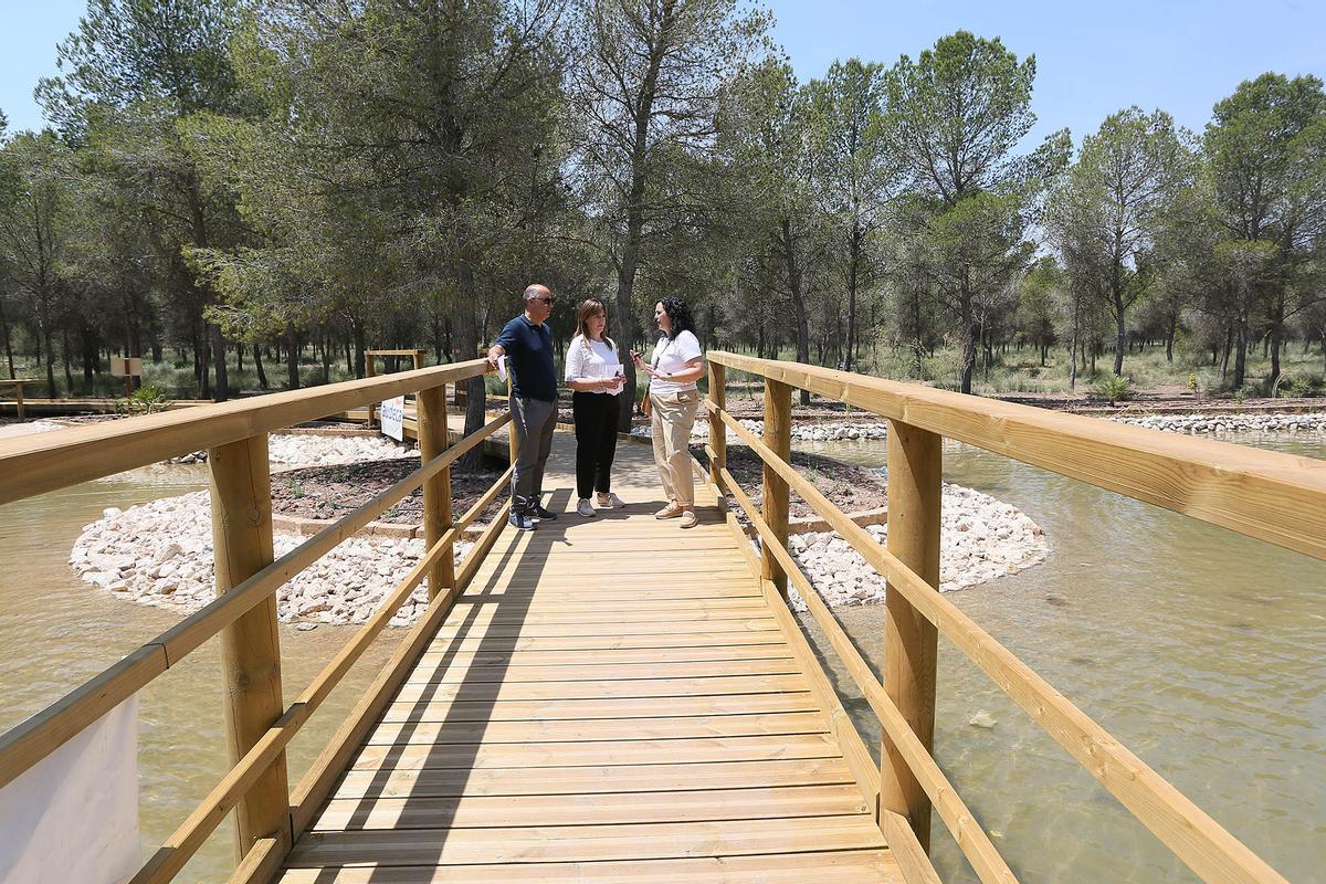 El proyecto ha contemplado, por un lado, la impermeabilización y restauración de la charca existente.