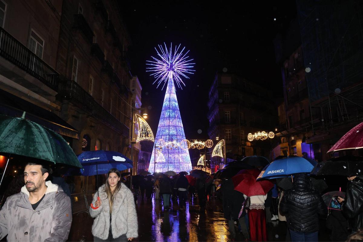 Vigo enciende la Navidad más grande de su historia ante miles de personas
