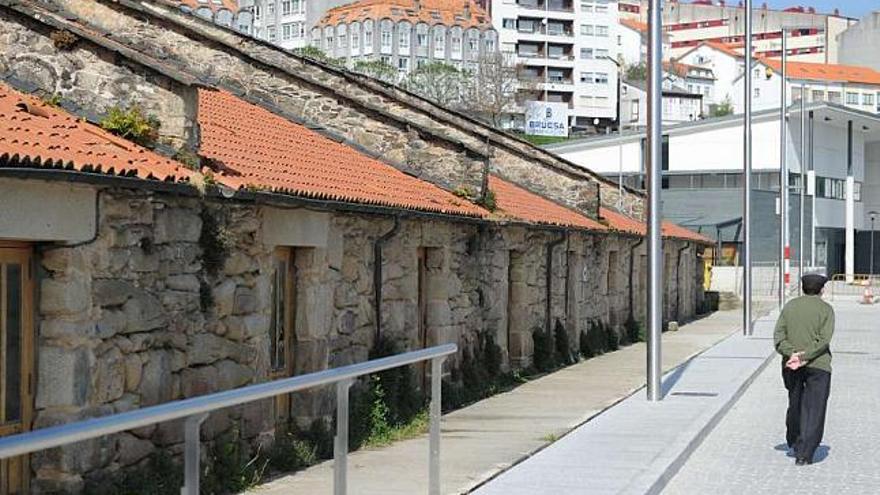 Almacenes de Raxoi, situados en el puerto de Pontedeume. / juan varela