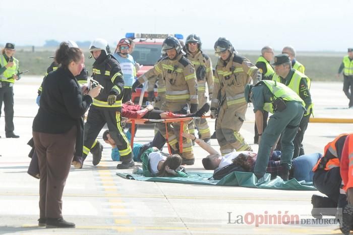 Simulan un accidente aéreo en aeropuerto