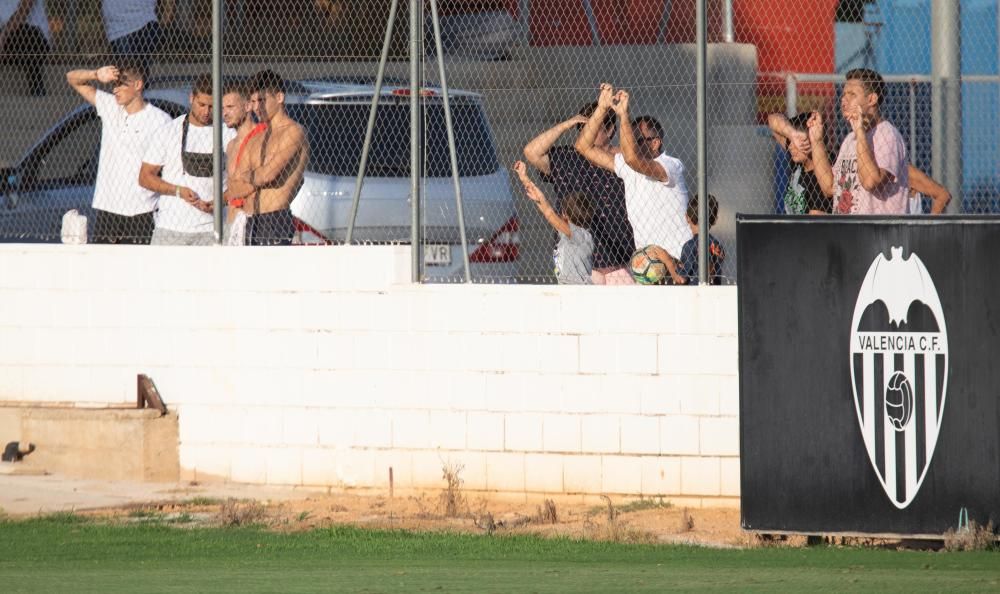 Afición en el entrenamiento del Valencia CF