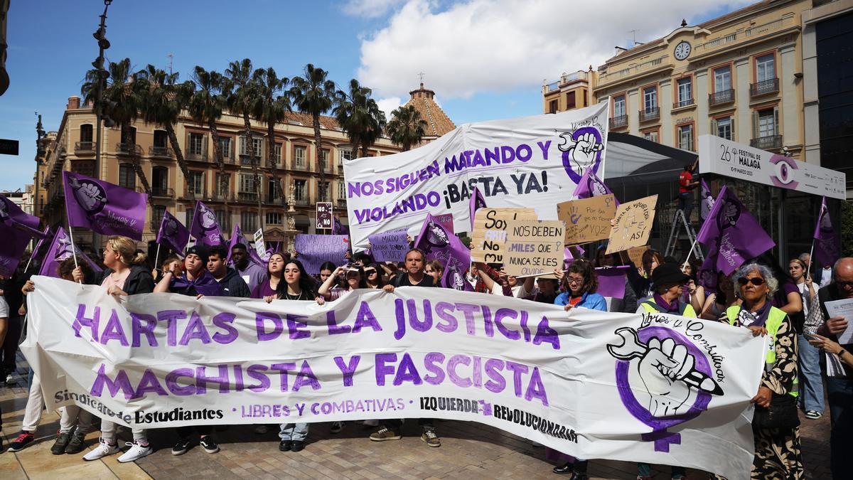 La manifestación estudiantil por el 8M en Málaga, en imágenes