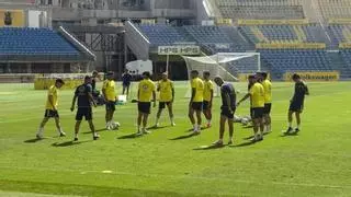 Los aficionados de la UD Las Palmas aclaman a su ‘killer’: “Jefté va a marcar 25 goles”