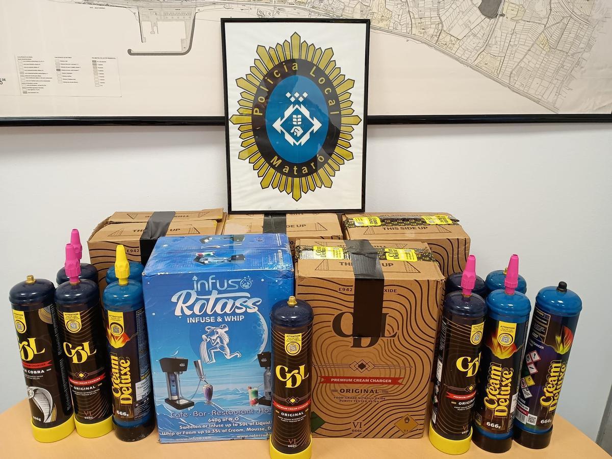 Ampolles d'òxid nitrós requisades per la Policia Local de Mataró.
