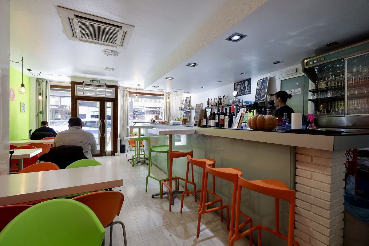 En imágenes | De todos, el bar del centro de Zaragoza que triunfa con comida casera para llevar a buen precio