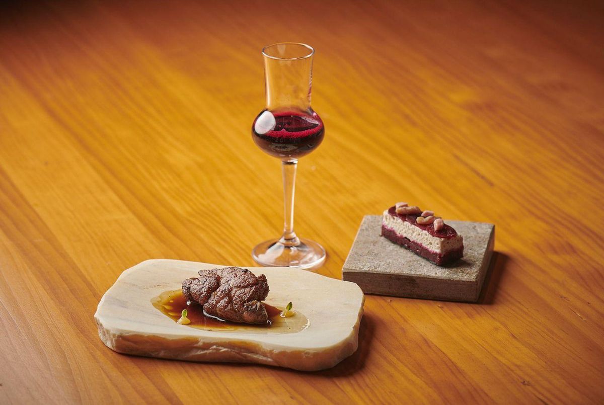 La gastronomía de Estragón está muy vinculada al producto local y a las civilizaciones mediterráneas.