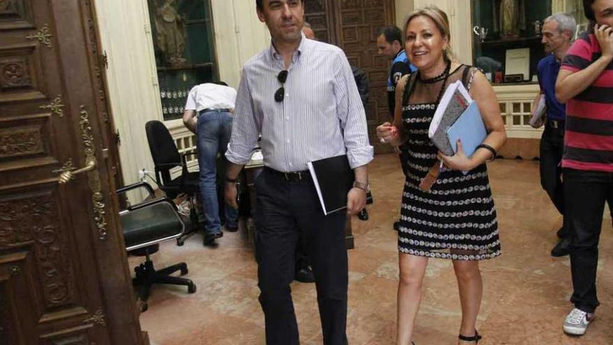 Las salidas de Valdeón y Mañanes obligan al PP a buscar candidatos para los dos municipios