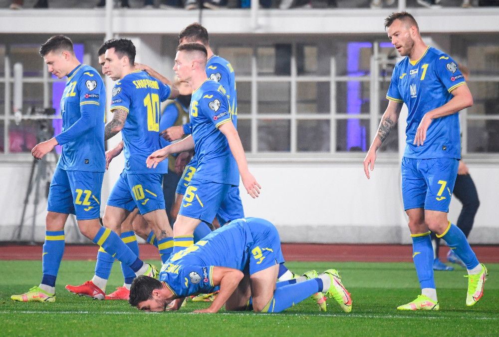 La selección ucraniana celebrando un gol en la fase de clasificacion mundial 2022