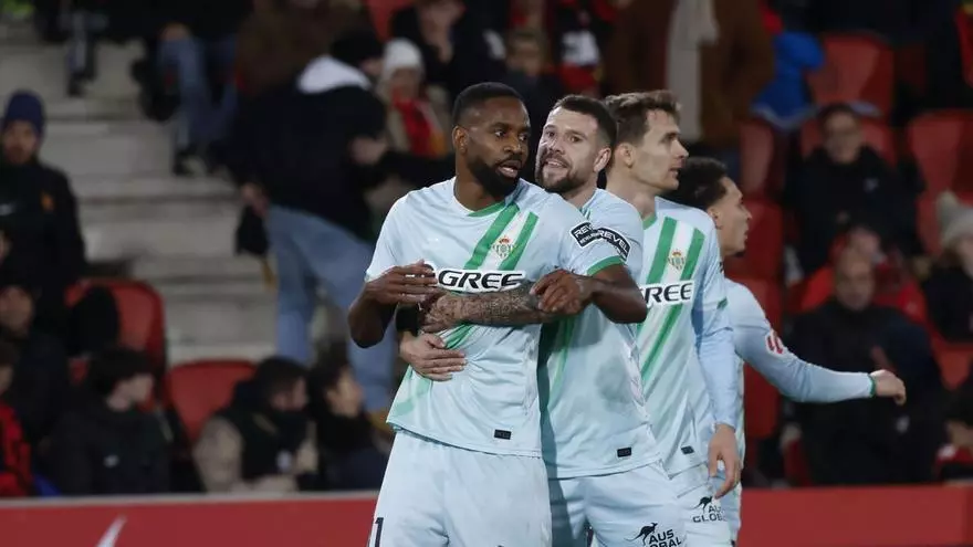 ¡Así fue el gol anulado a Bakambu que impidió el empate del Betis!