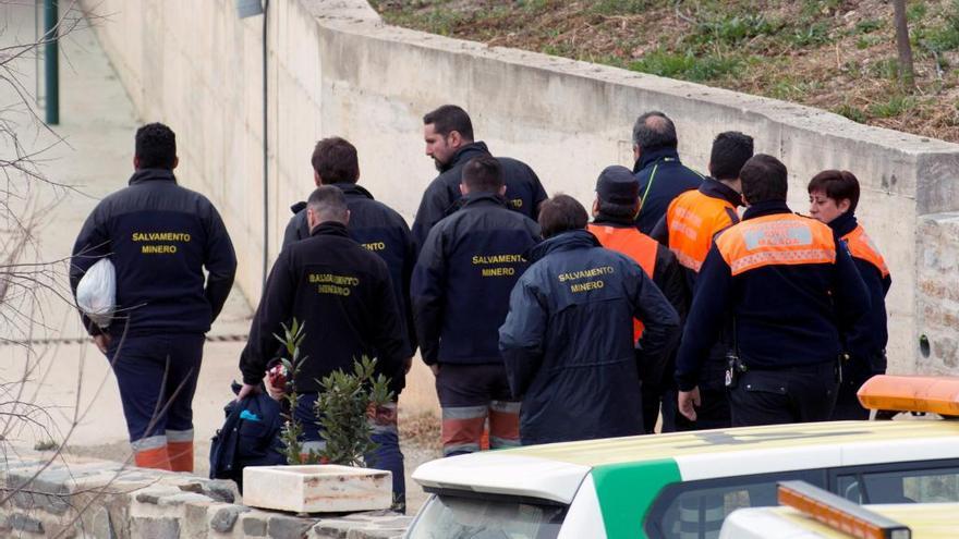 Miembros de la brigada en Totalán.