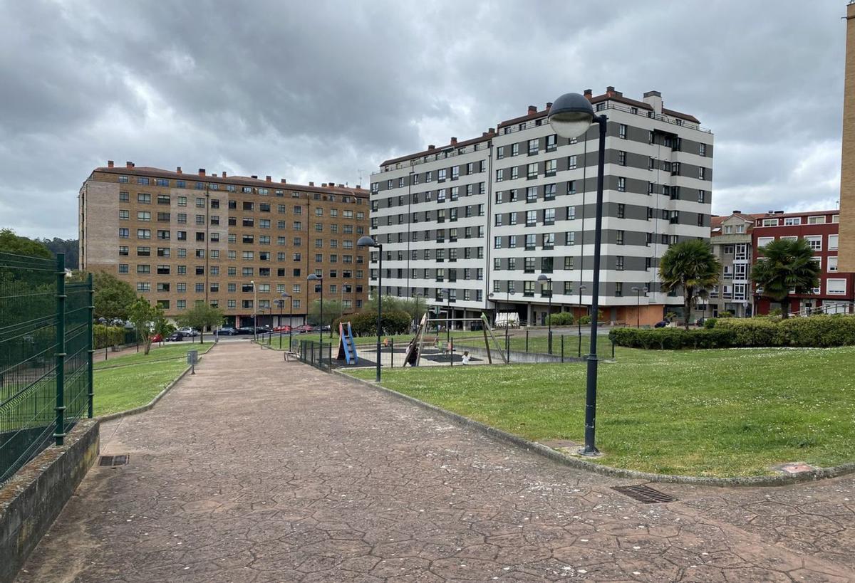 Plaza Fernando Buesa en O Temple, cuya reforma quedó sin contratar y ejecutar en plazo.