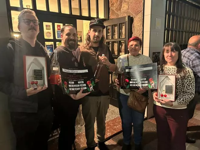 En imágenes, el concurso de licor de guinda casero en Pola de Siero