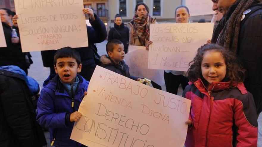 Protesta y pleno del Ayuntamiento de Oviedo