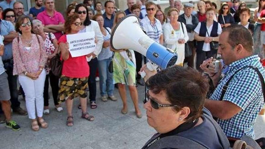 Imagen de la manifestación contra los perros de Ribela. // Bernabé