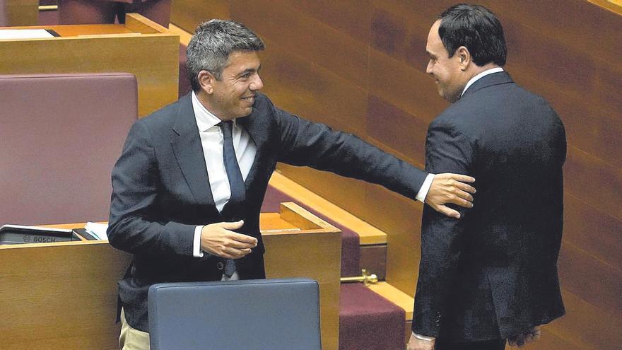 Juan Francisco Pérez Llorca i Carlos Mazón, en les Corts Valencianes.