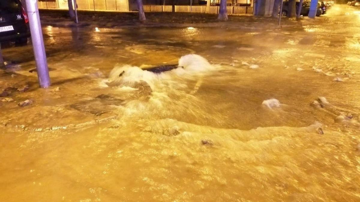 La fuita d&#039;aigua de la plaça Tomàs Baraut, al Pont Major -