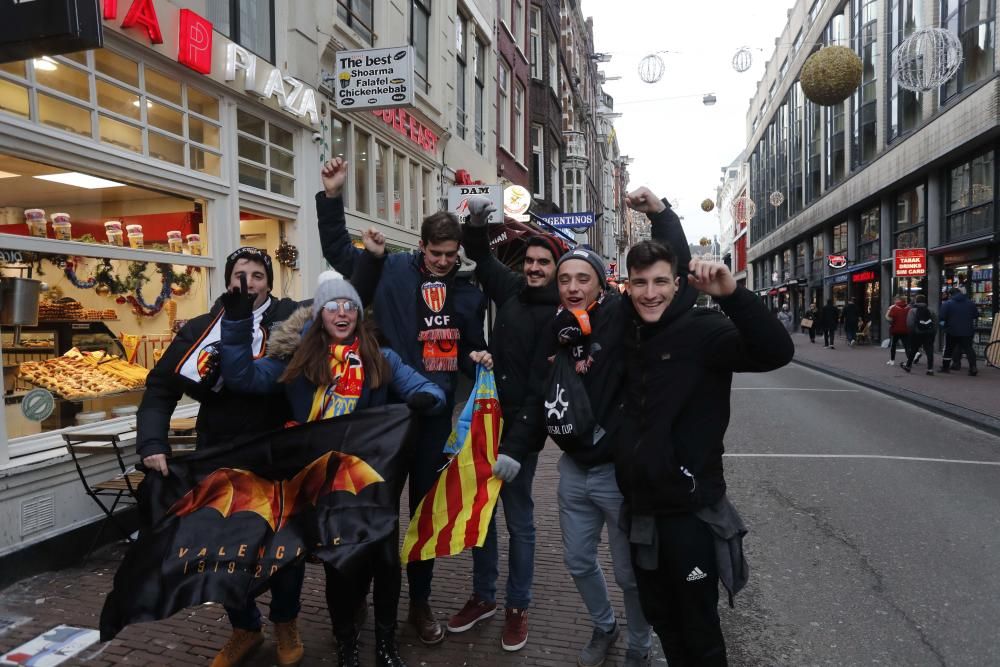 La afición del Valencia CF invade Ámsterdam