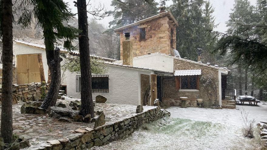 El tiempo en Castellón: Nieve en el interior y alerta en la costa