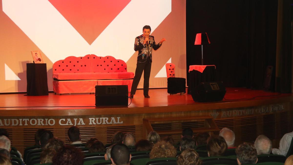 Un momento de la actuación en el musical de tributo a 'El Titi' en l'Alcora.