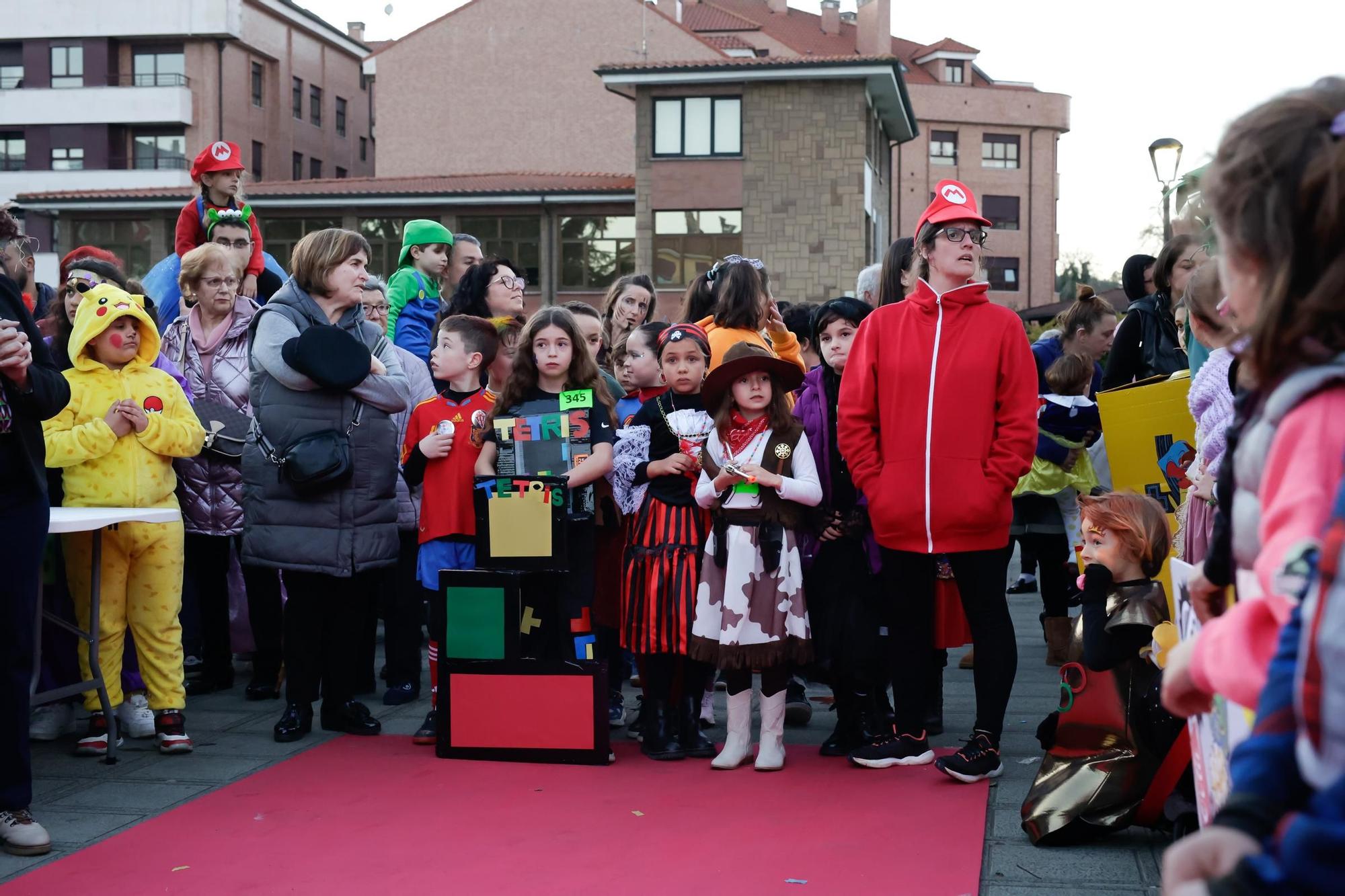 "Queen", los "Angry páxaros" o "Llanera Bros", estrellas carnavaleras en Posada