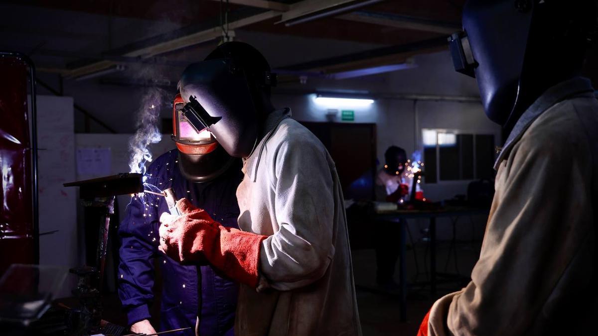 Cruz Roja forma a profesionales de la soldadura