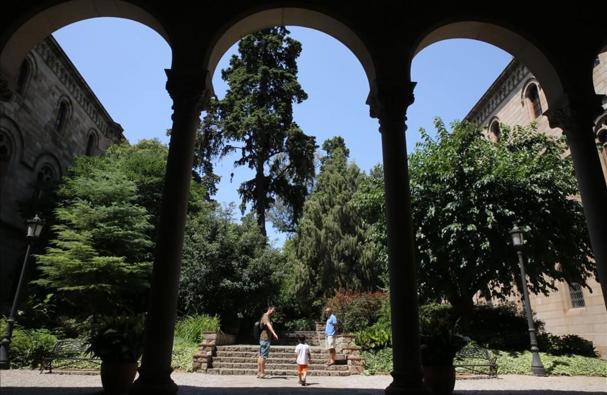 icoy26811697 barcelona 01 08 2014  barcelona verano sombras de 160613203000