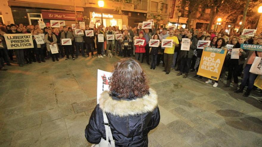 Multitudinària resposta a Blanes per reclamar la llibertat dels presos polítics