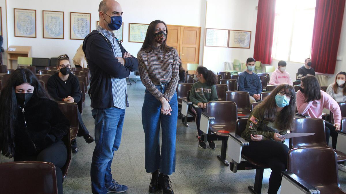 Un momento antes del inicio de la charla.