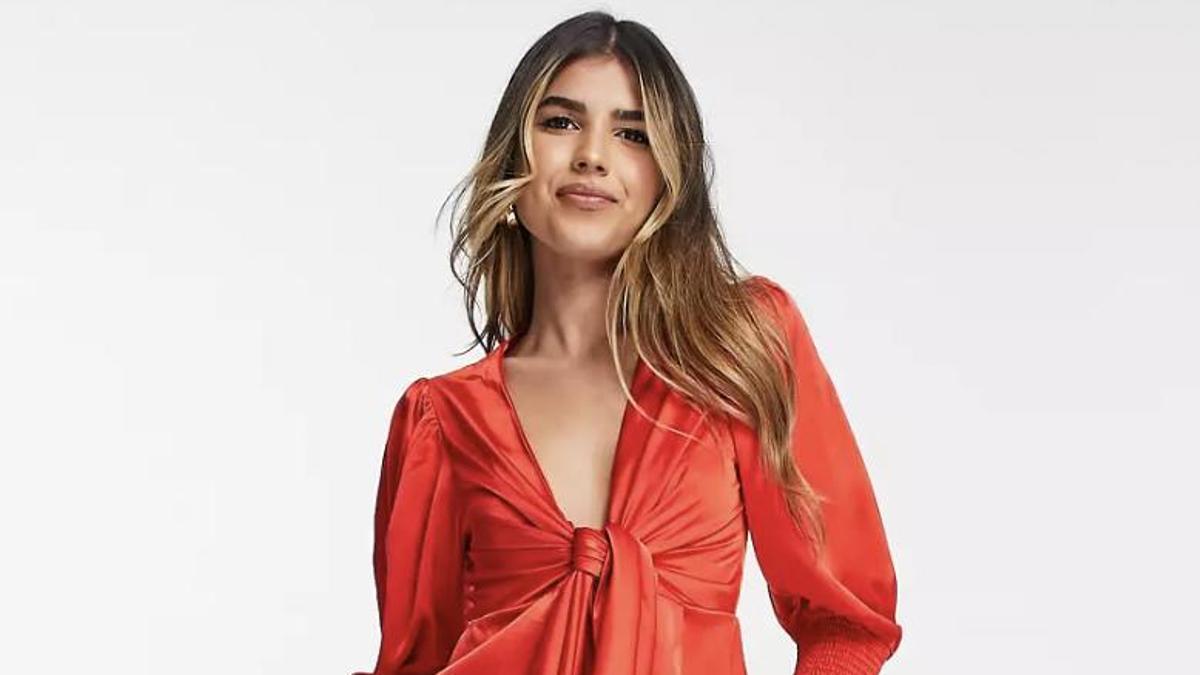 Cómo llevar un vestido rojo según la forma del vestido