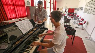 El Conservatorio de Elche da un salto el próximo curso: enseñará guitarra eléctrica y bajo eléctrico