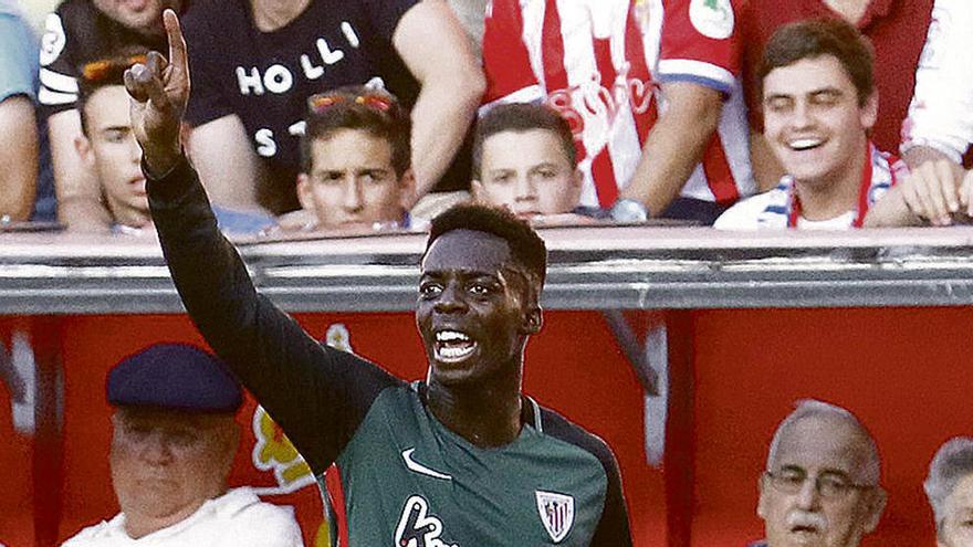 Iñaki Williams, en El Molinón, en el primer partido de esta temporada.