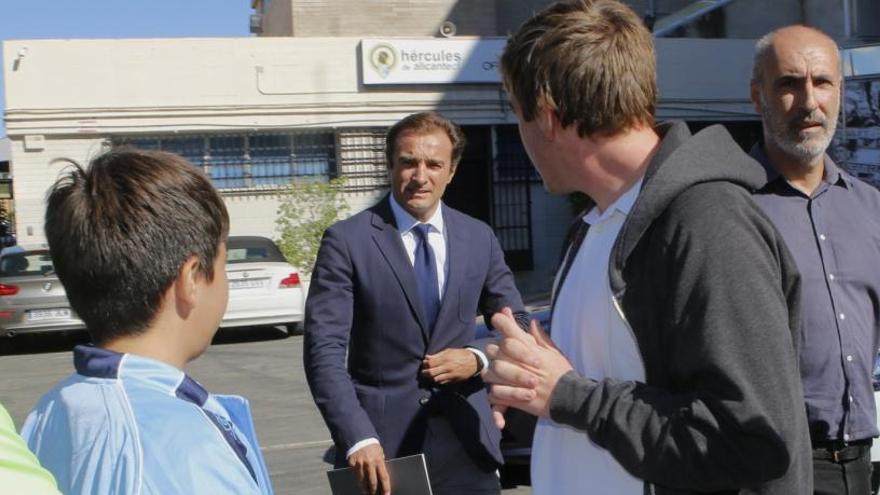 El director general del Hércules Carlos Parodi, antes de su rueda de prensa