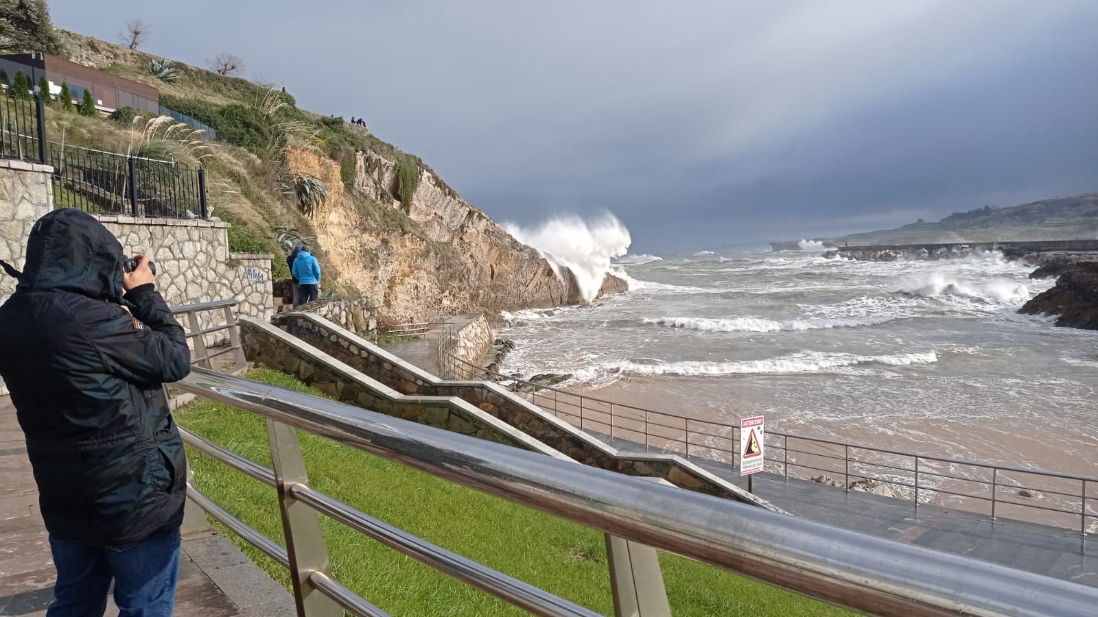 El temporal causa destrozos en Llanes