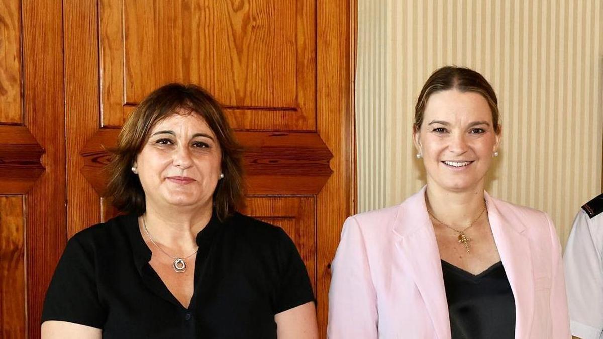 Antònia Maria Estarellas y Marga Prohens, esta mañana en el Consolat de Mar.