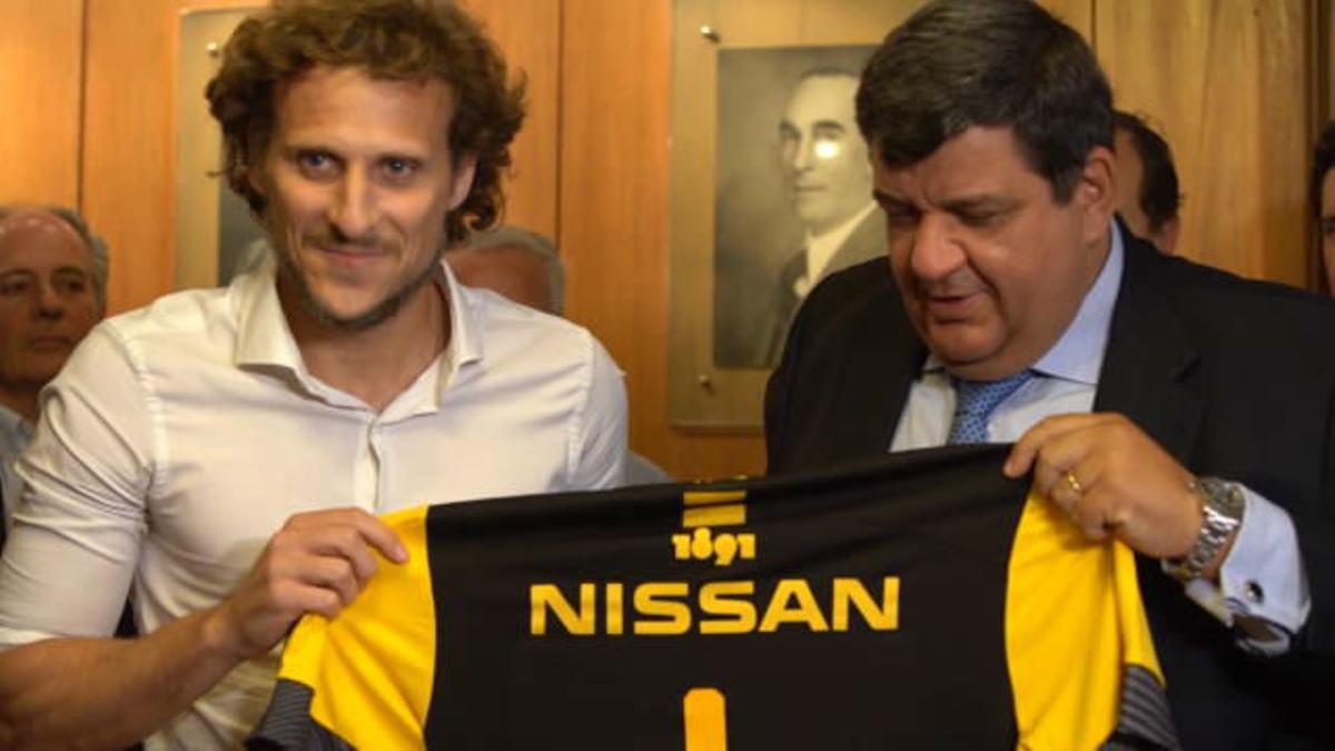 Forlán presentado como entrenador de Peñarol