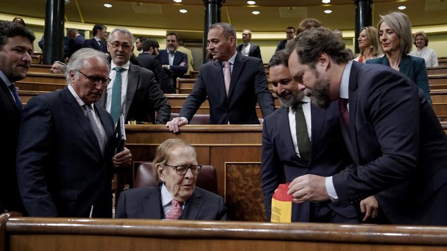 Cómo despedir con elegancia a un invitado que se ha aburrido en tu fiesta