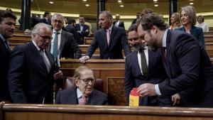 Ramón Tamames, sentado en el escaño del Congreso.