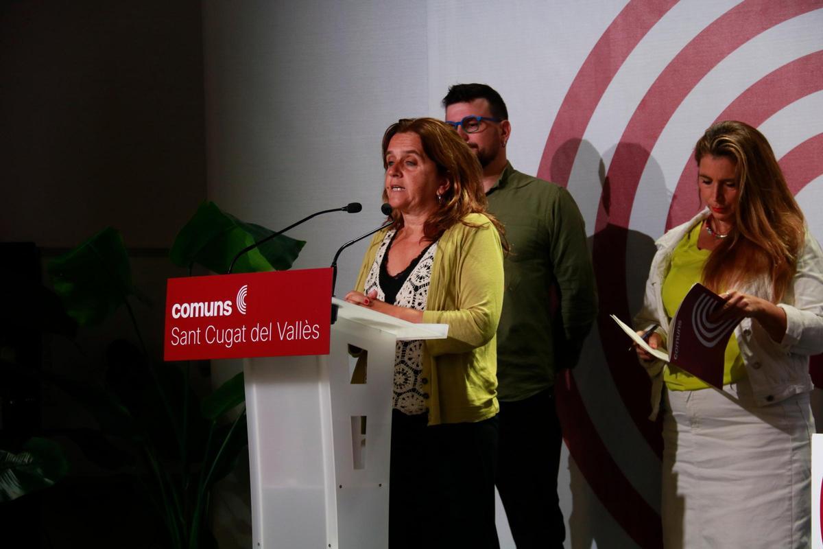Gemma Tarafa durante su discurso como coordinadora nacional de los Comuns