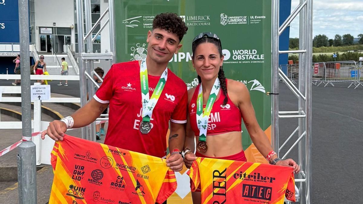 Los hermanos Joel Lázaro Alarcón y Noemí Lázaro Alarcón, plata y bronce respectivamente en el Mundial de Carreras de Obstáculos 2026 en Irlanda.