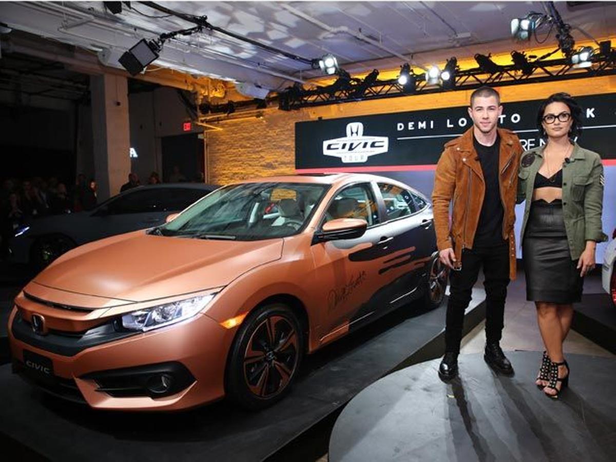 Nick Jonas y Demi Lovato presentaron el nuevo Honda Civic Sedan así como su gira en Nueva York
