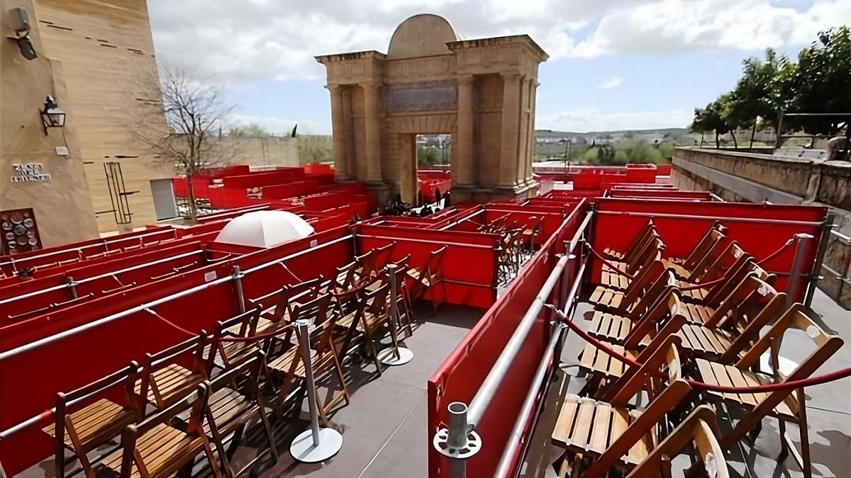 Vía Crucis Magno de Córdoba: habilitan sillas especiales para hermanos de las cofradías no participantes