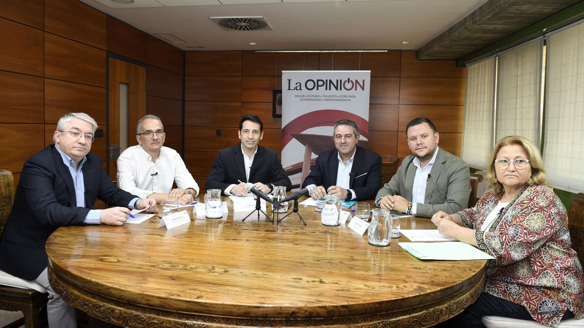 Los participantes de la mesa de expertos ‘Turismo y servicios esenciales: el esfuerzo que no se ve’, organizada por La Opinión de Murcia.