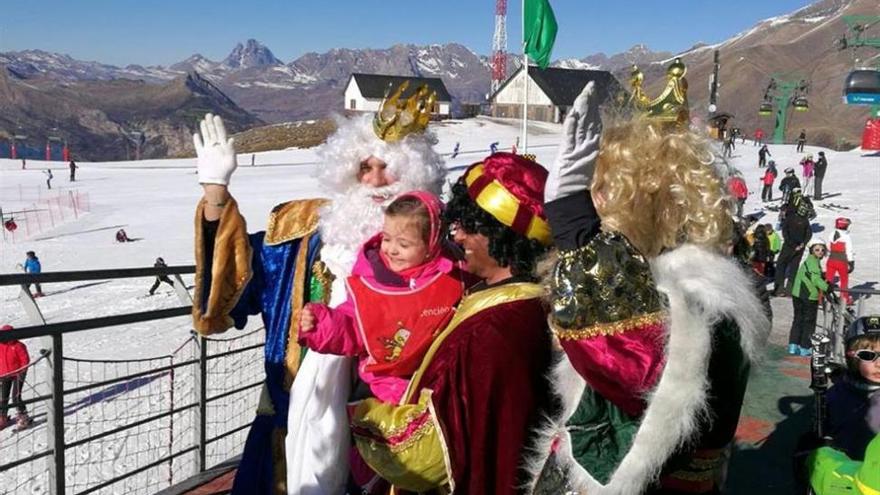 Los Reyes Magos volverán a esquiar en pistas aragonesas la mañana del 5 de enero