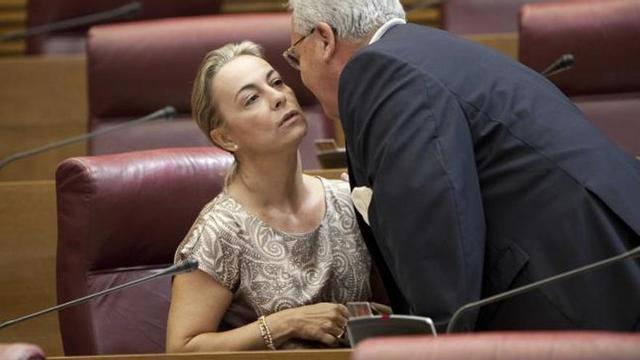 Sonia Castedo y Luis Díaz Alperi en las Corts Valencianes.