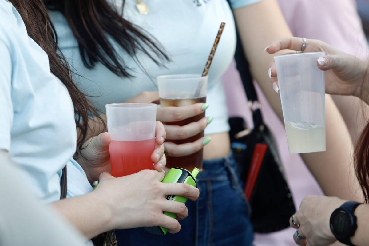 El botellón vuelve a tomar el Balcón del Guadalquivir en Córdoba el miércoles de Feria