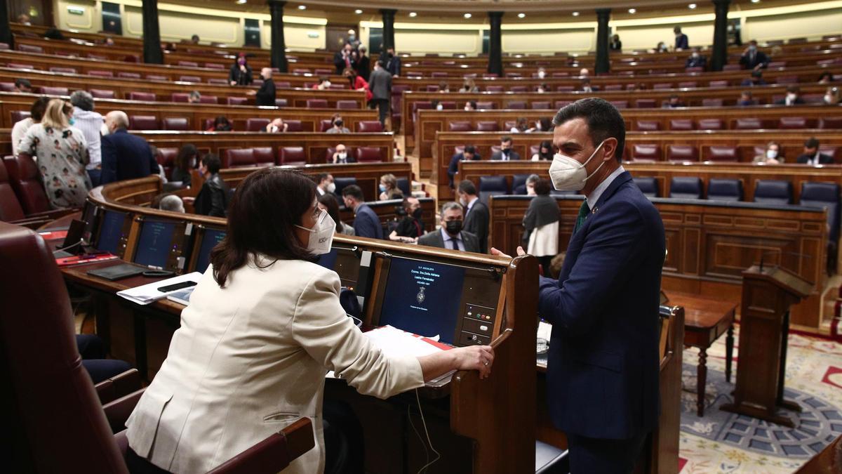 Adriana Lastra y Pedro Sánchez en el Congreso