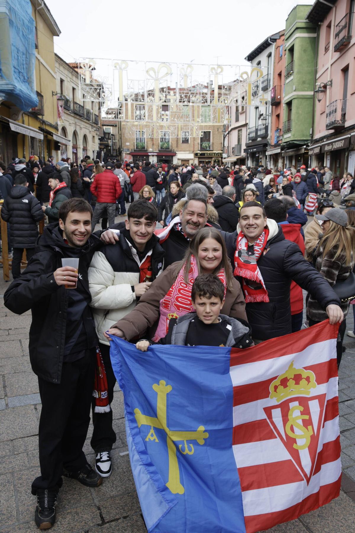 La Mareona invade León ates del partido del Sporting