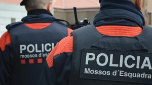 Dos agentes de los Mossos d’Esquadra en una imagen de recurso.